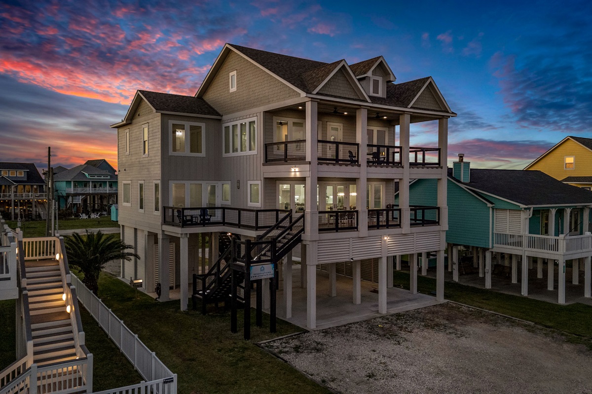 Costa Cristal Exterior: This stunning home boasts a modern, elegant exterior with sleek lines and a commanding presence. A spacious terrace complements the architecture, and the integrated garage blends seamlessly, combining style, and luxury.