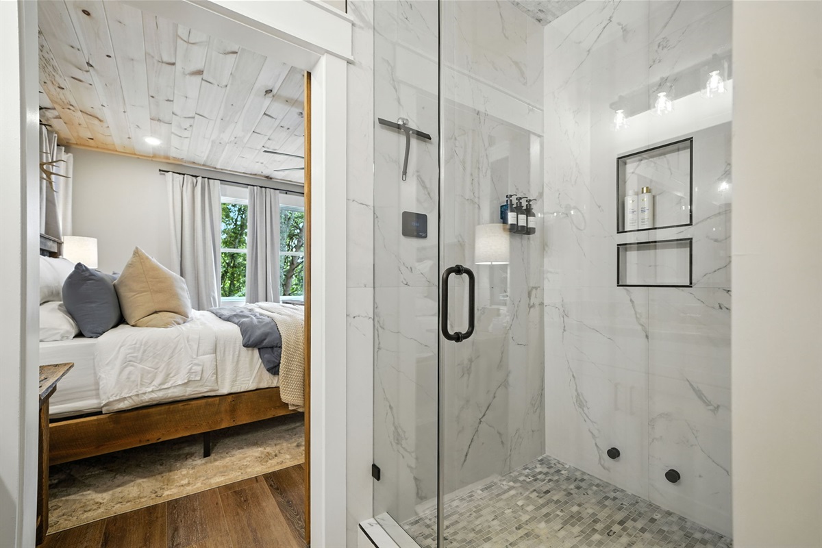 Primary bathroom - Enjoy the steam shower!
