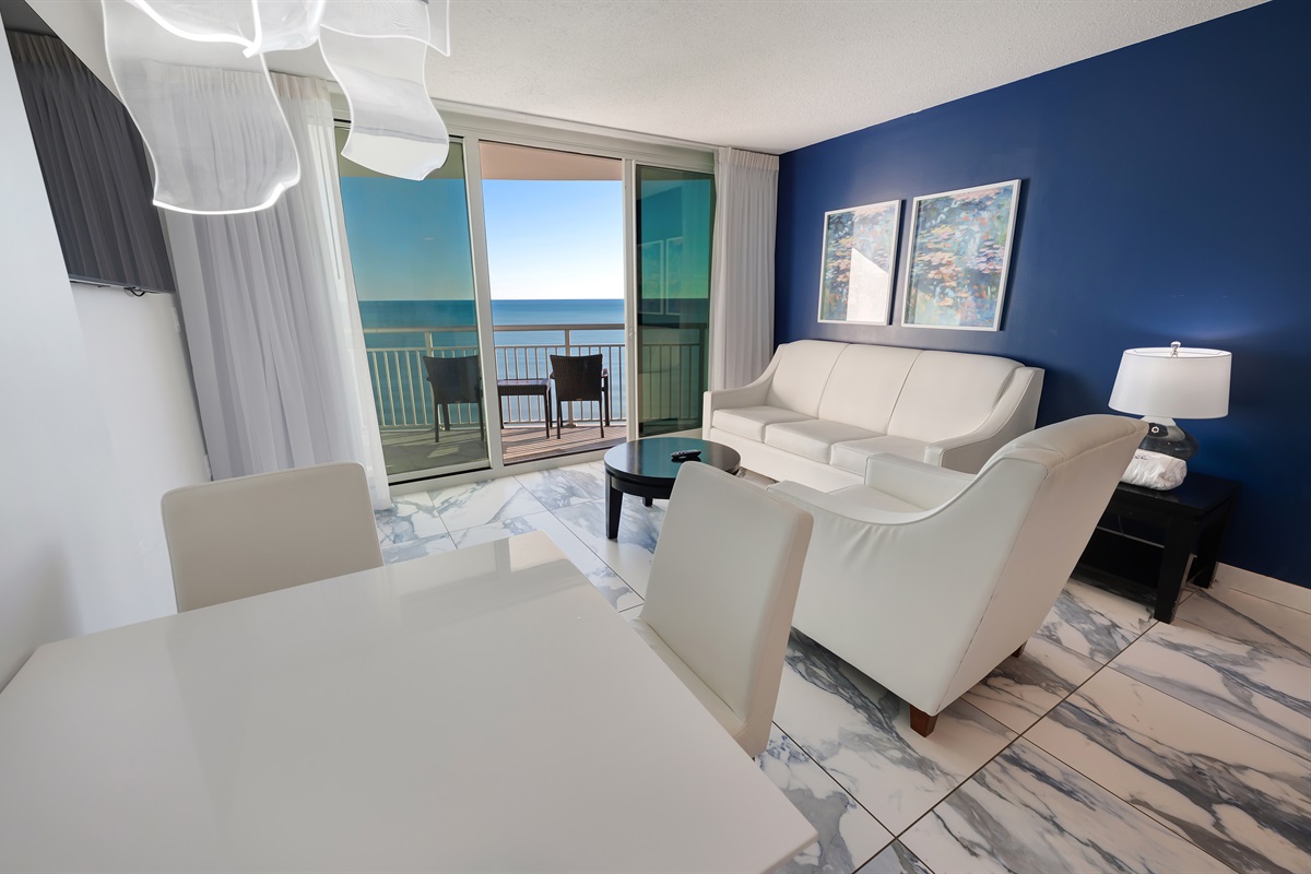 Living Room with Stunning Views🌊☀️