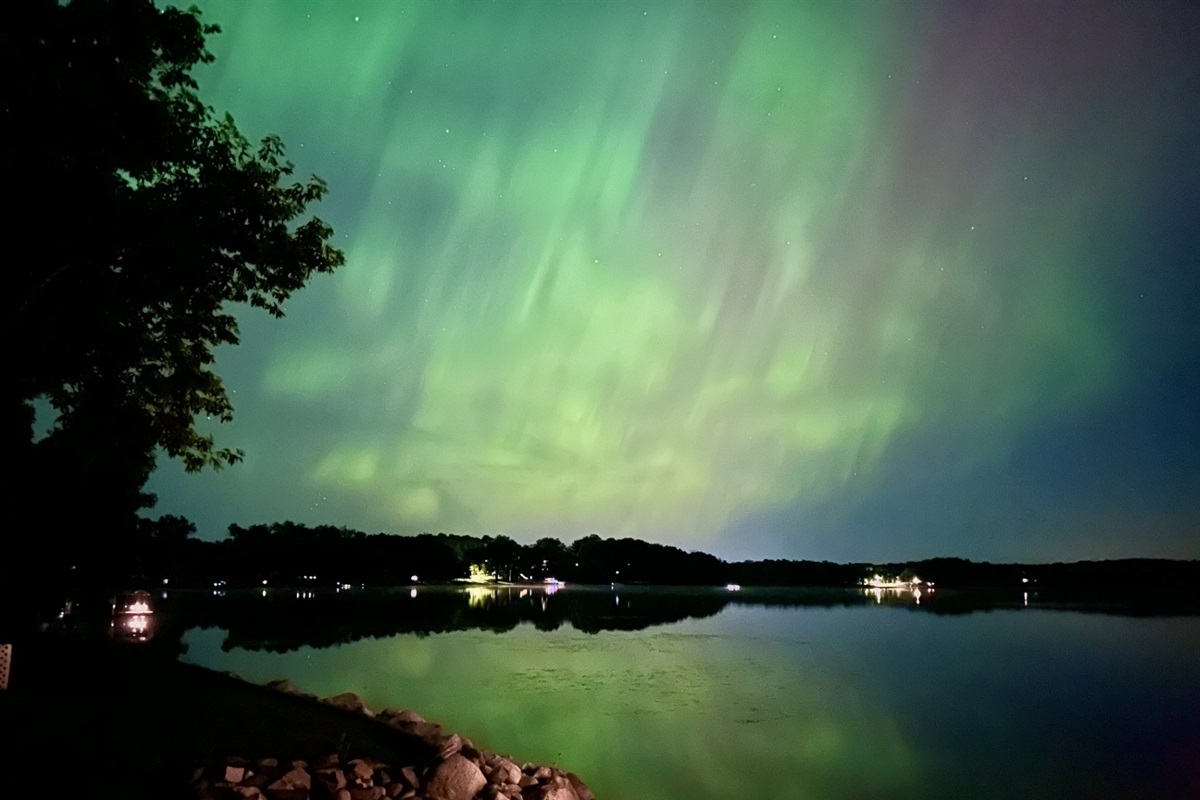 Northern lights over Lake Oscar!