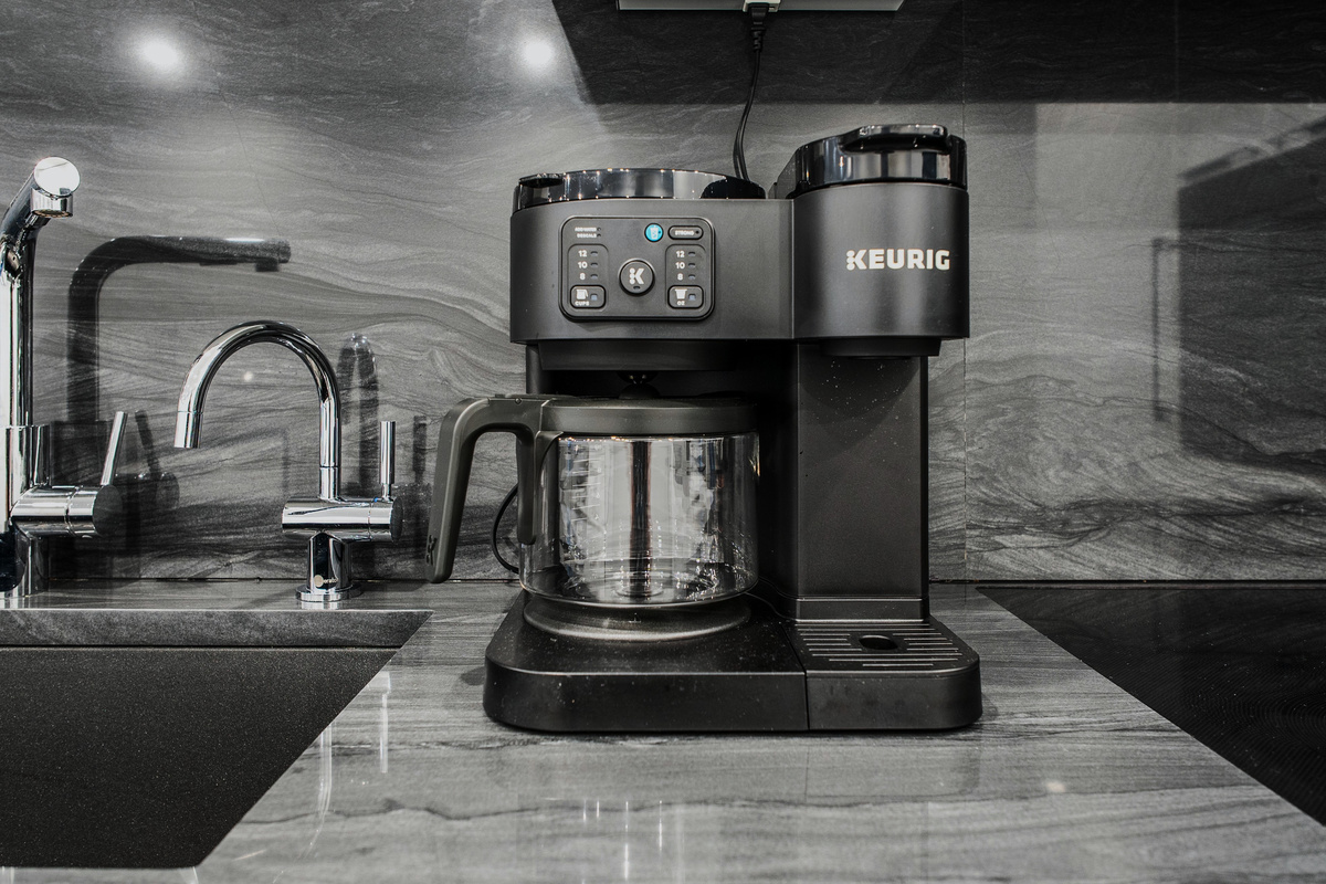 Brew it your way before exploring Acadia National Park. The kitchen features a Keurig Duo coffee maker, supporting both single-serve pods and a full 12-cup drip carafe. Located right next to the sink with a dedicated filtered water faucet.