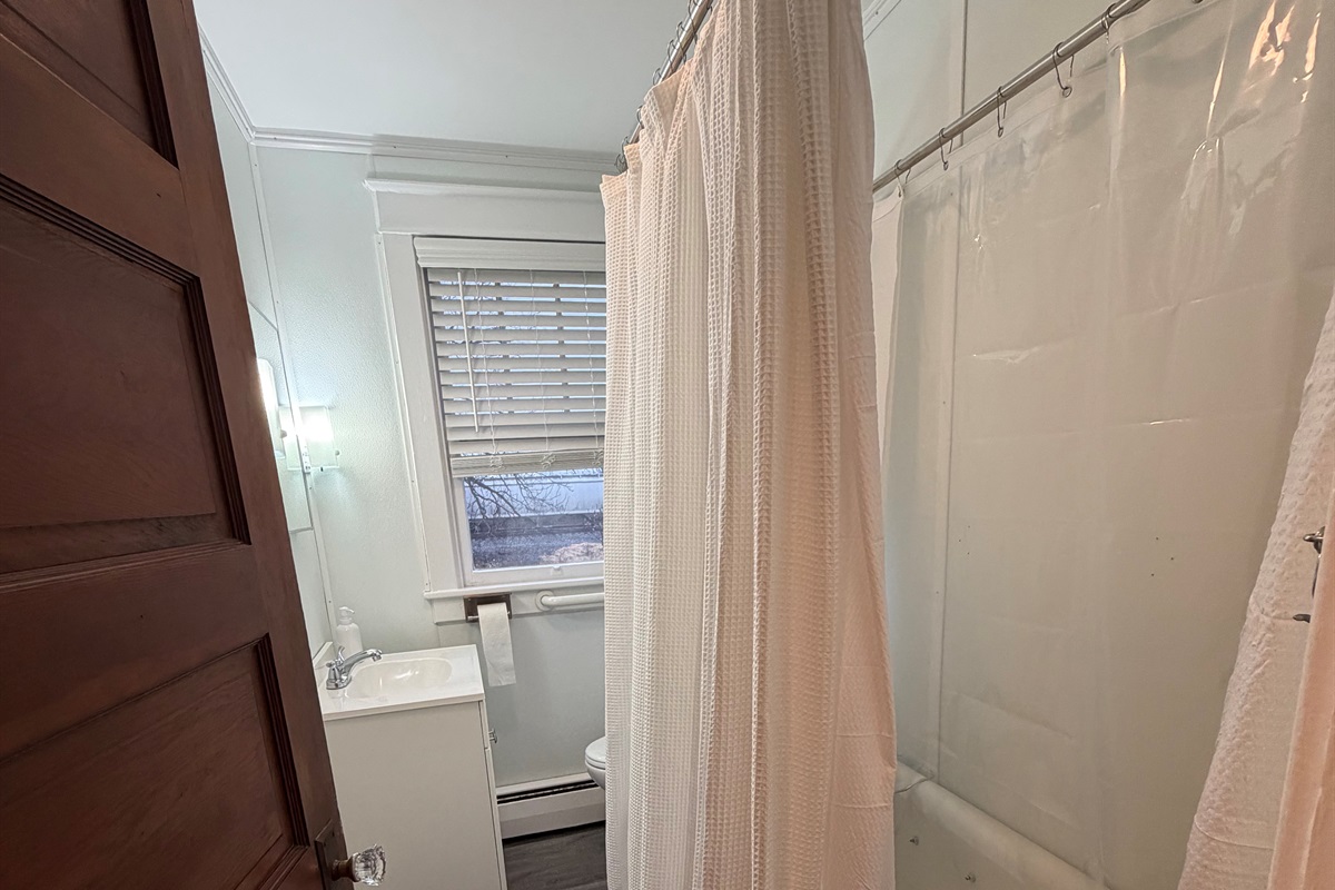 full bathroom with shower tub combo
