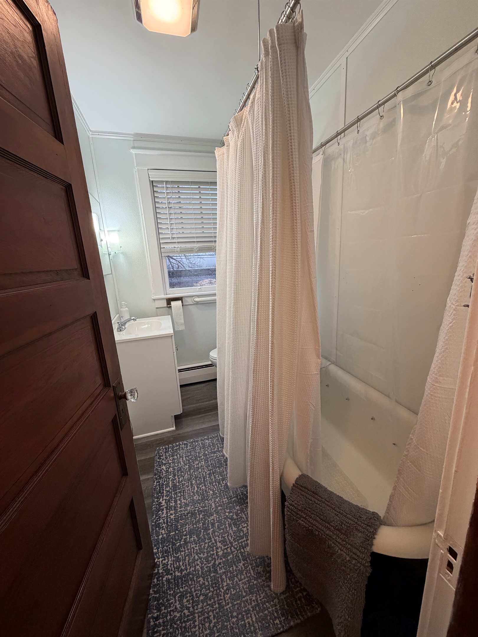 full bathroom with shower tub combo
