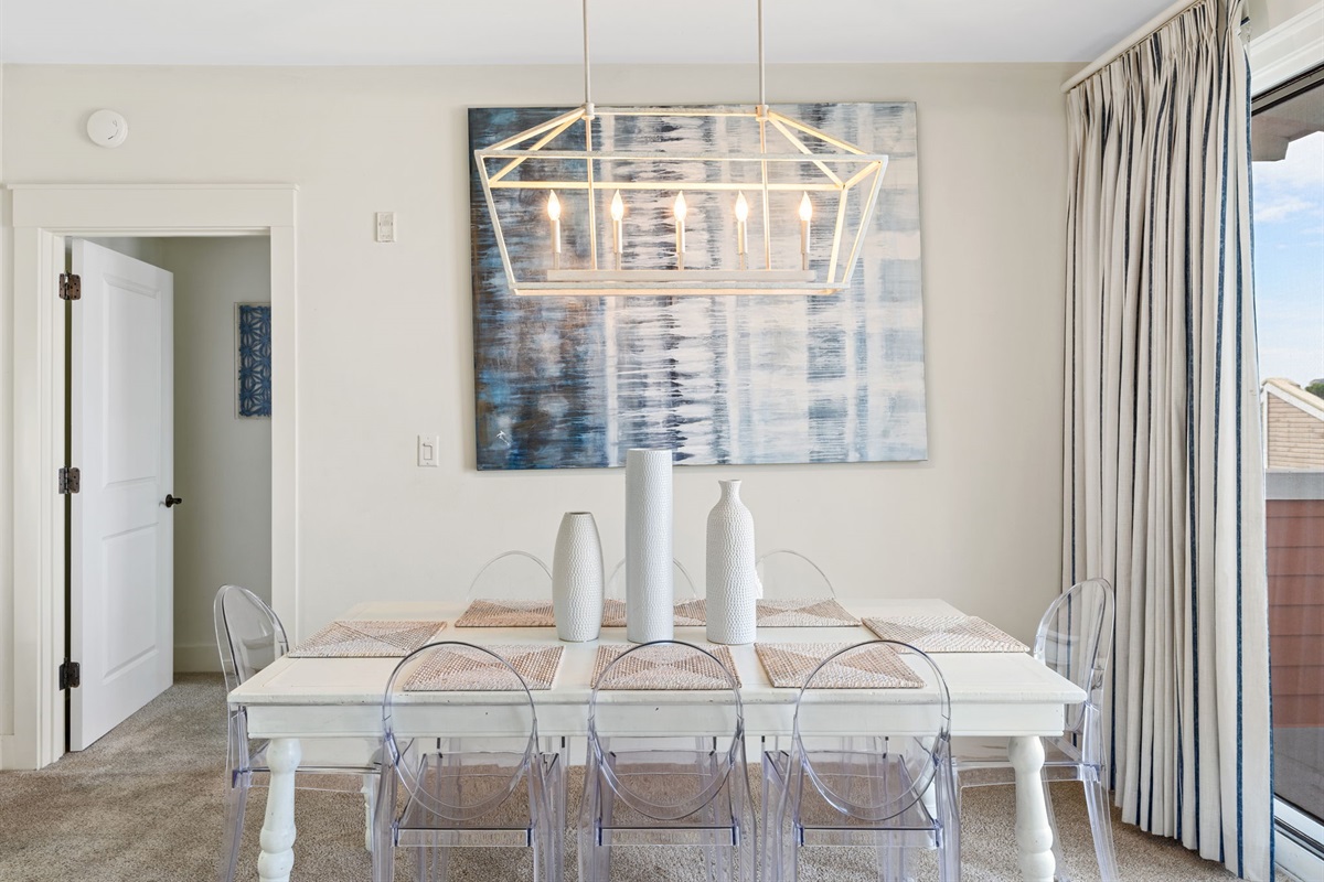 Dining Seats 8