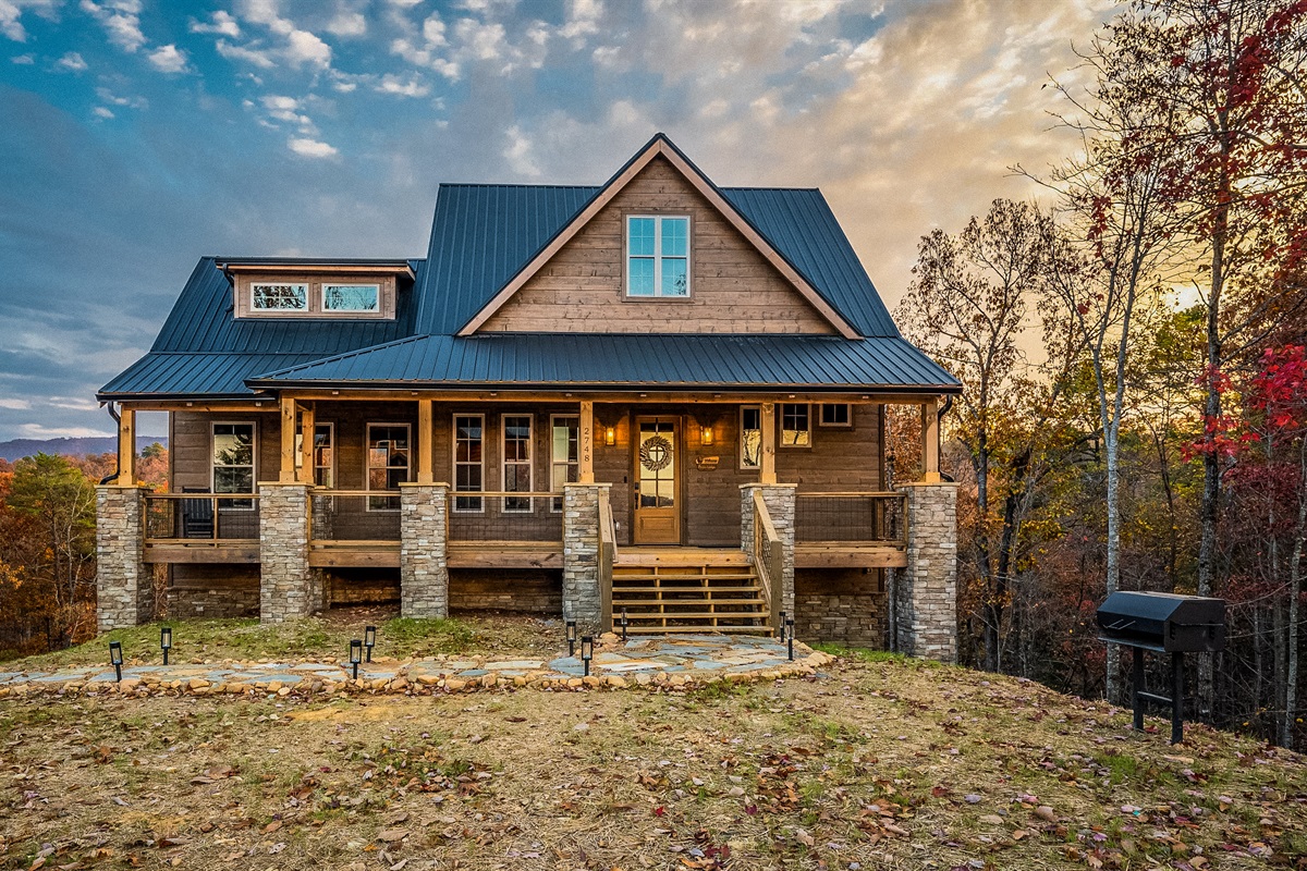 Parks Lodge has a welcoming front porch with 2 rocking chairs to enjoy.