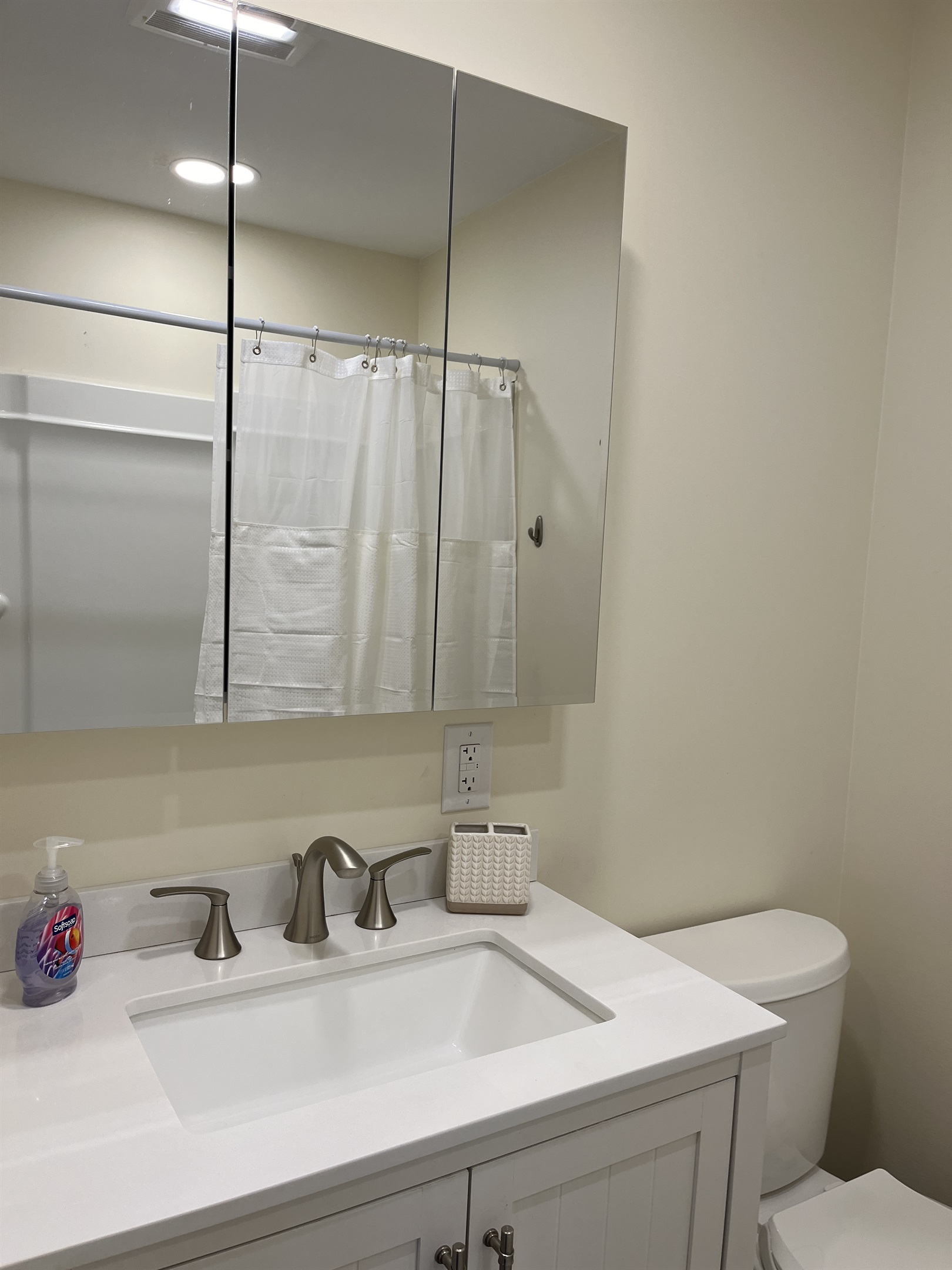 Full bath with tub/shower