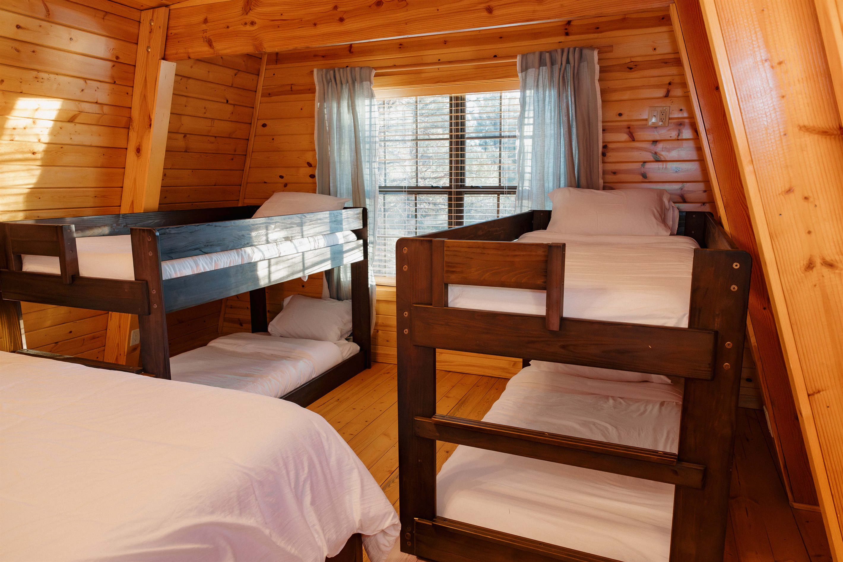 Twin bunk beds in the Big Bedroom provide extra sleeping space at Poppywood Pines. This family-friendly Show Low loft accommodates groups comfortably with two queens and bunks, perfect for families exploring White Mountains hiking, fishing, and skiing.