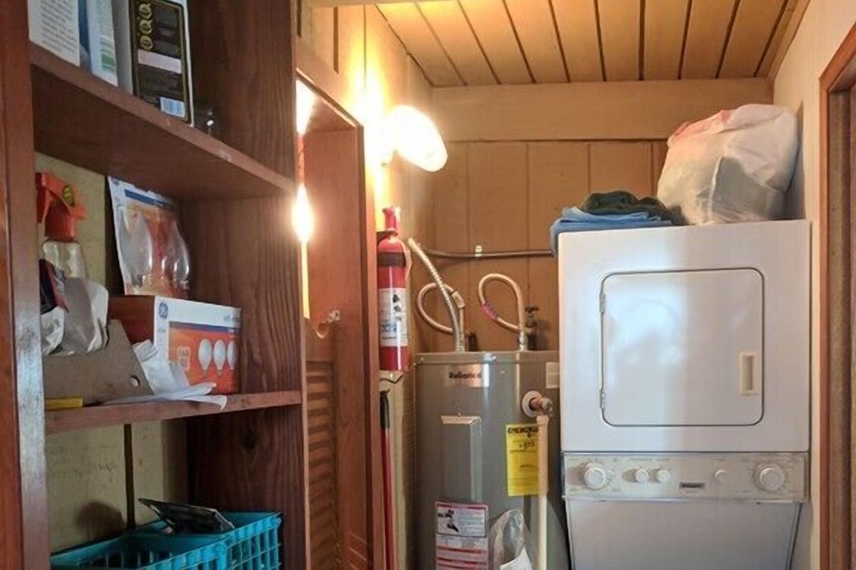 utility room between living room & Kitchen
