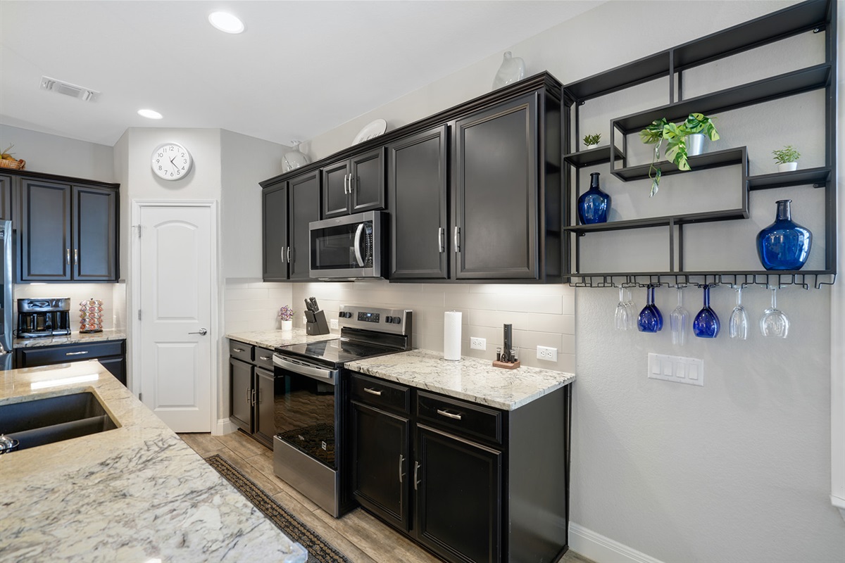 🍳 Kitchen + Dining “Modern, bright, and perfect for group meals that turn into memories.”