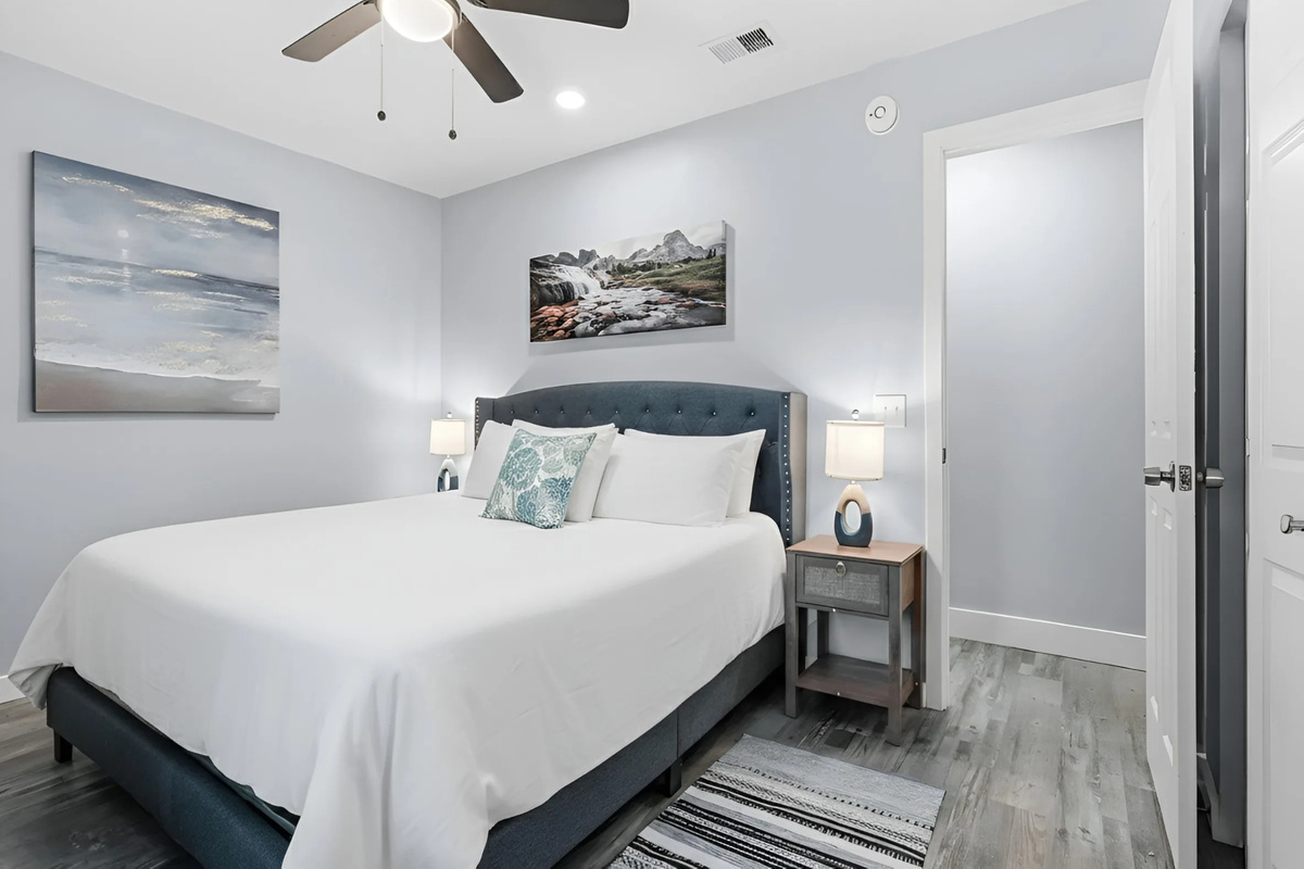 Biltmore Beach Bottom (1st floor) - 1st bedroom with king bed