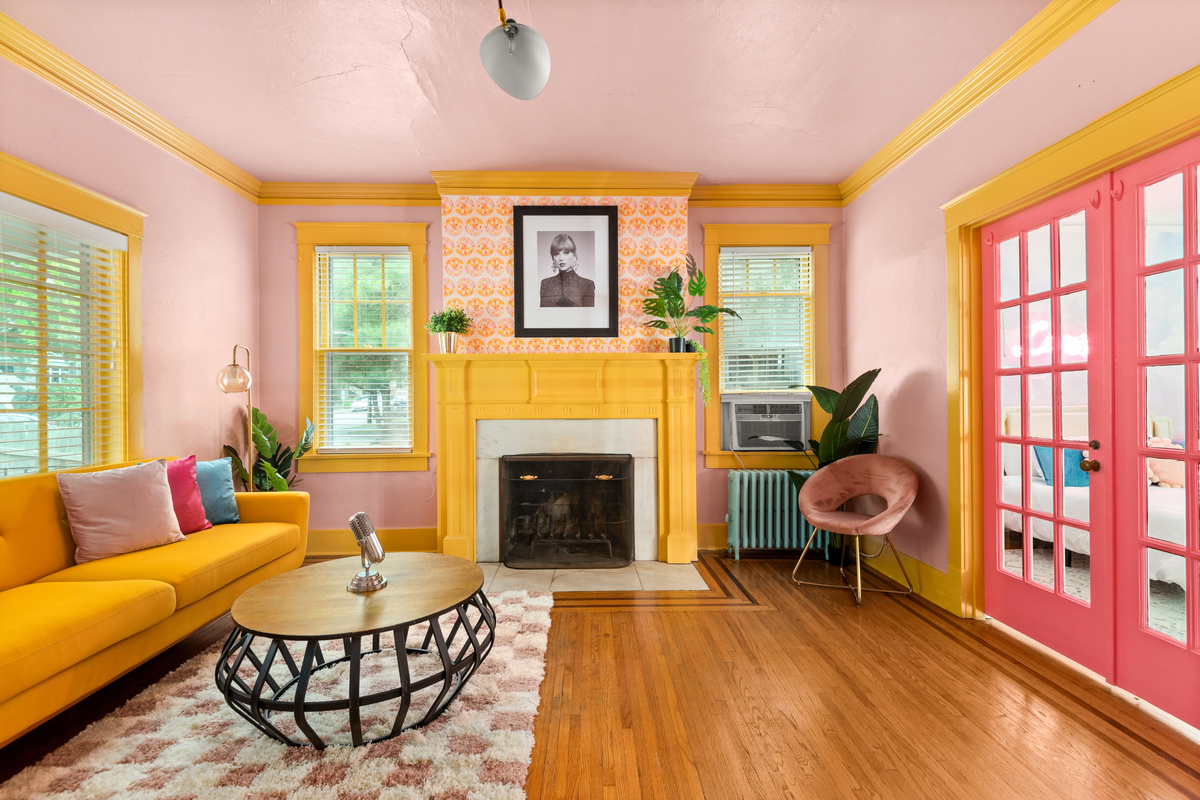 Your Nashville glam headquarters — lounge, laugh & binge together