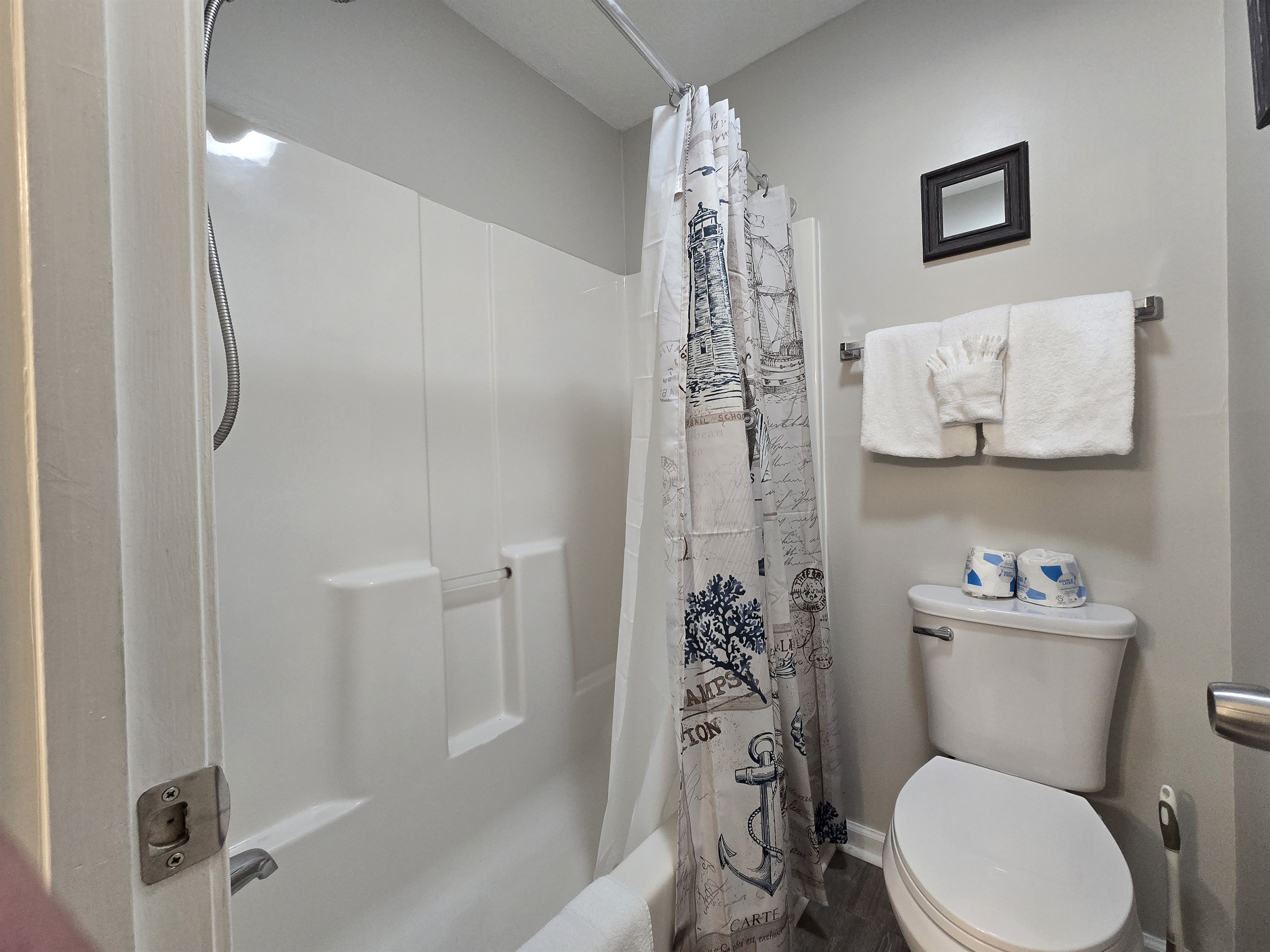 Master Tub/Shower with fresh linen