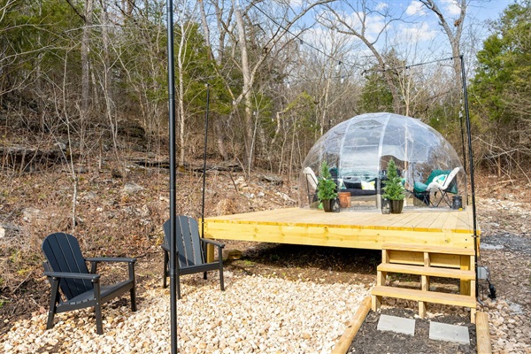 Unique Retreat: Experience "glamping" in a transparent dome surrounded by nature’s beauty!