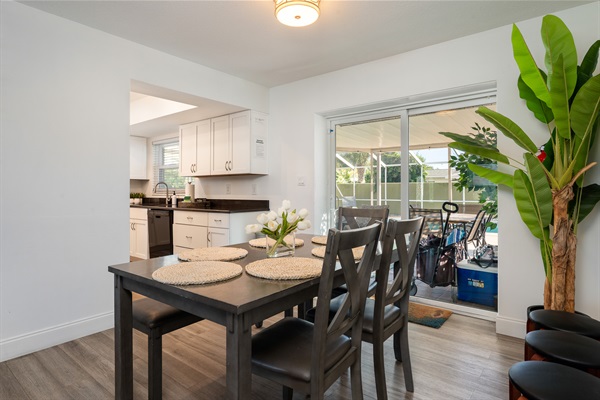 Experience the best of both worlds with our indoor dining table and outdoor poolside dining area. A perfect setting for every occasion awaits. 🍽️🌴 #IndoorOutdoorLiving #DiningDelight