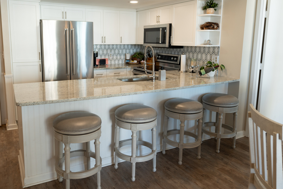 Breakfast bar seating for 4