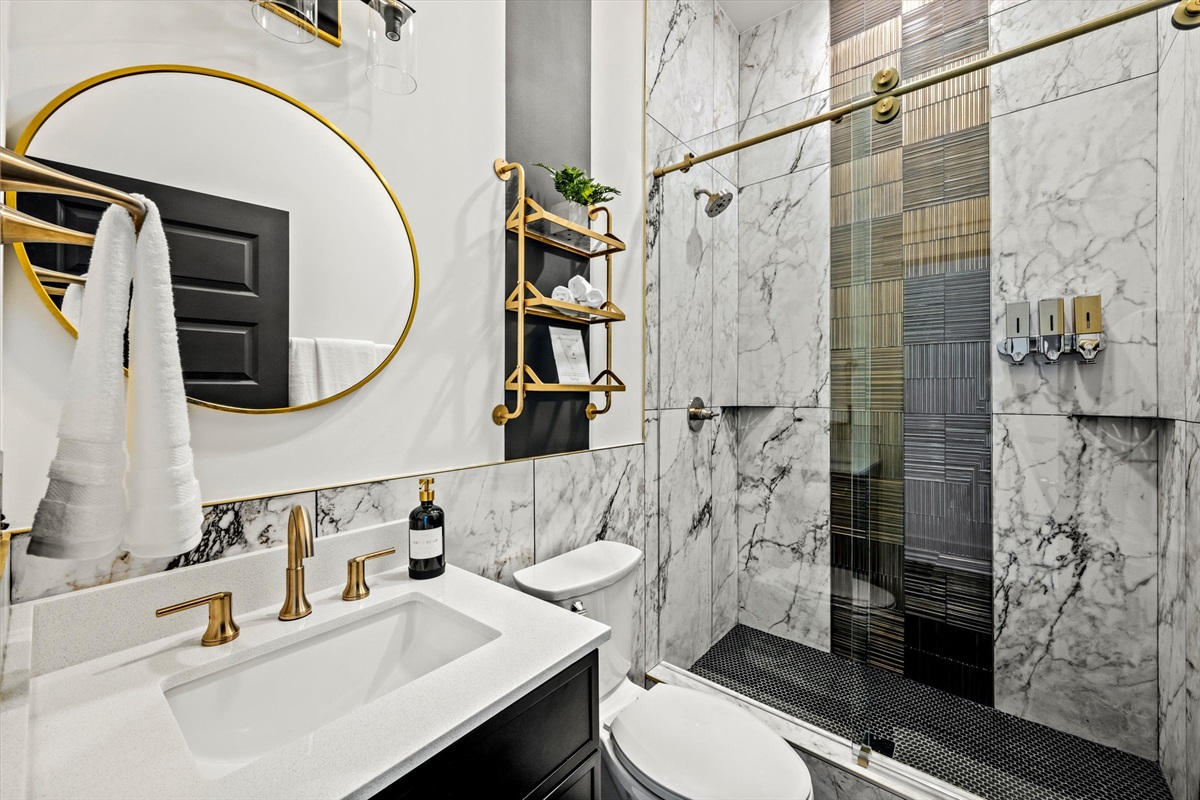 En-suite bathroom with walk in shower