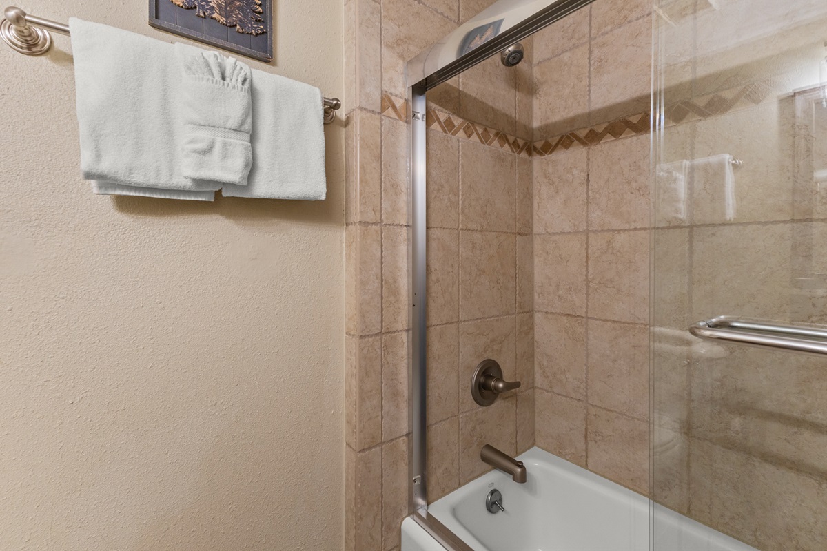 Shared Bathroom 2 | Tub/Shower Combo