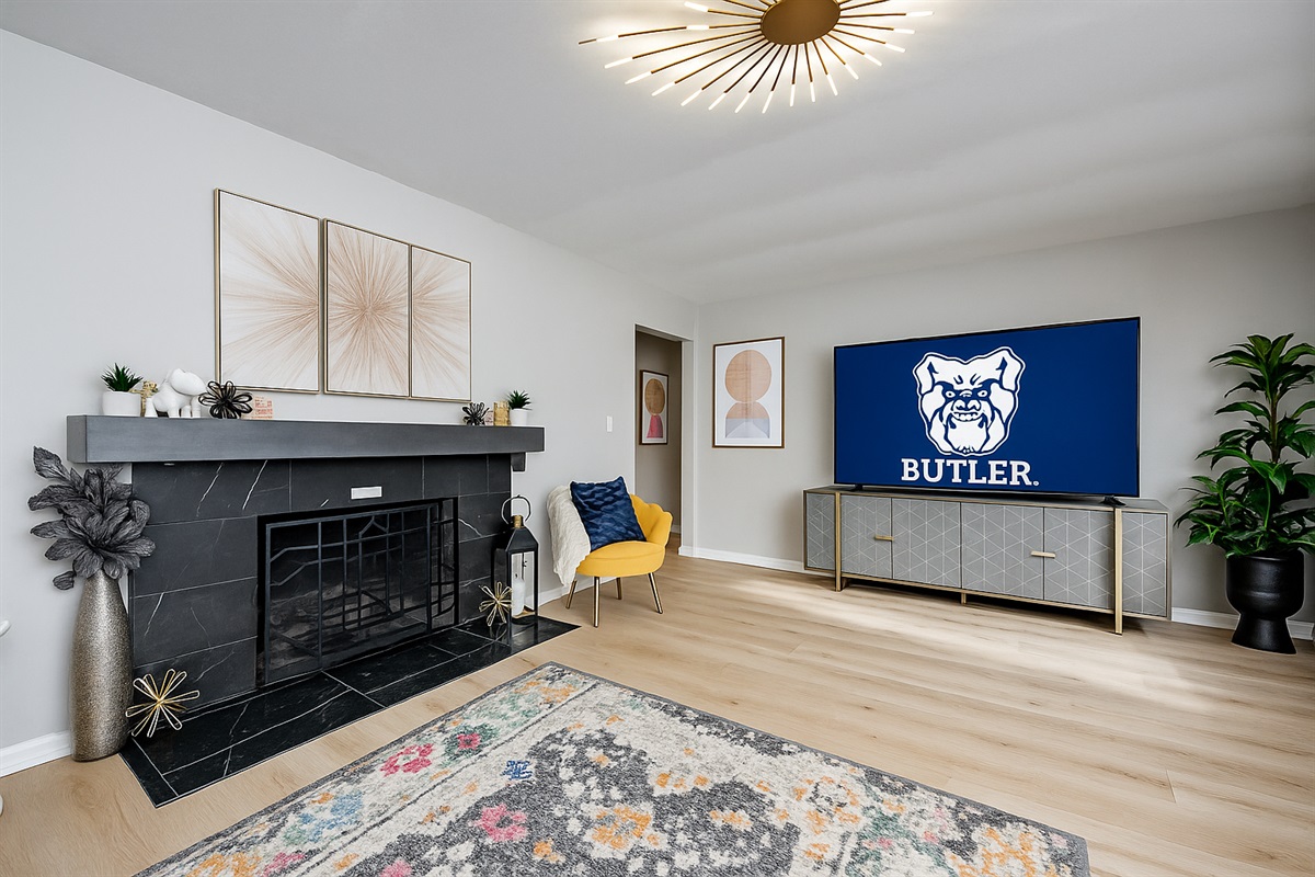 Large 75" smart TV to watch your favorite shows and movies