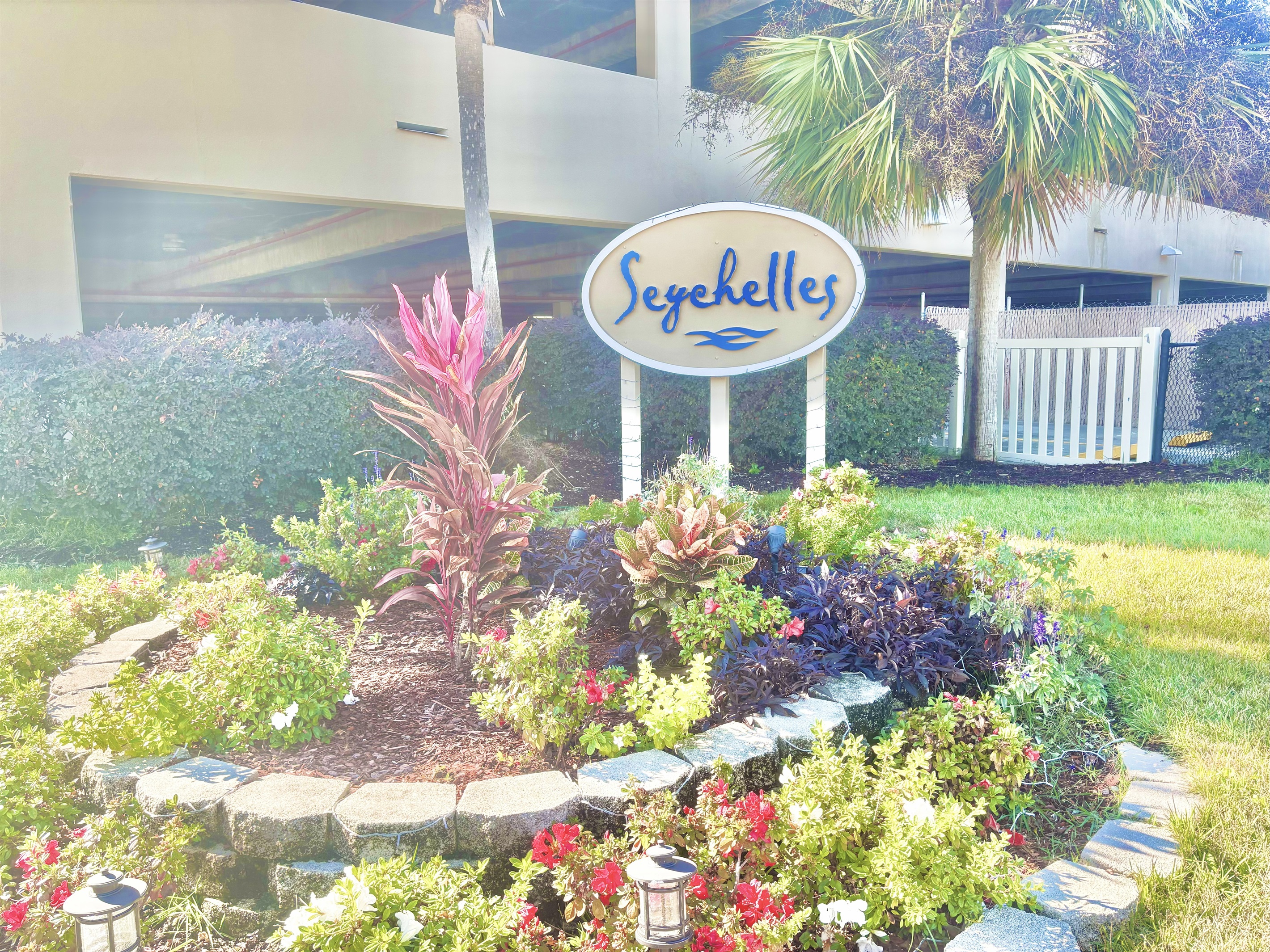Beautifully maintained complex