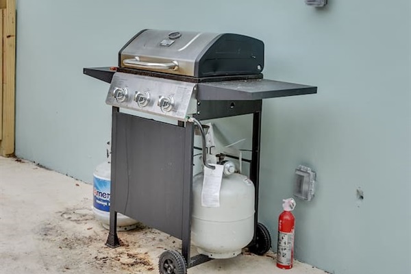 Full Size Grill with Propane Provided