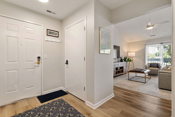 2B/2BA Near ND | Private Balcony | Walk to Campus, photo 17