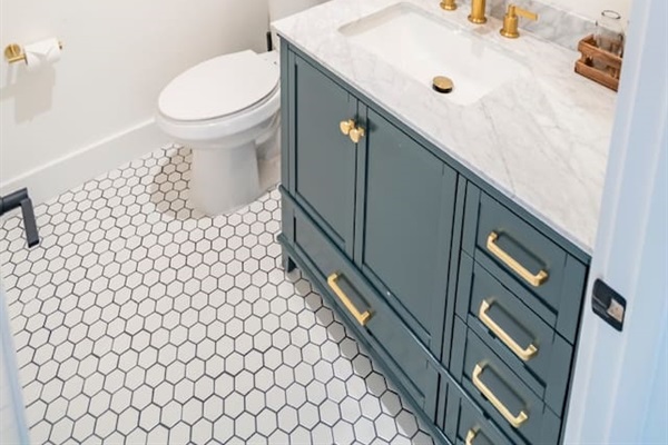 Powder Room - Next to Kitchen