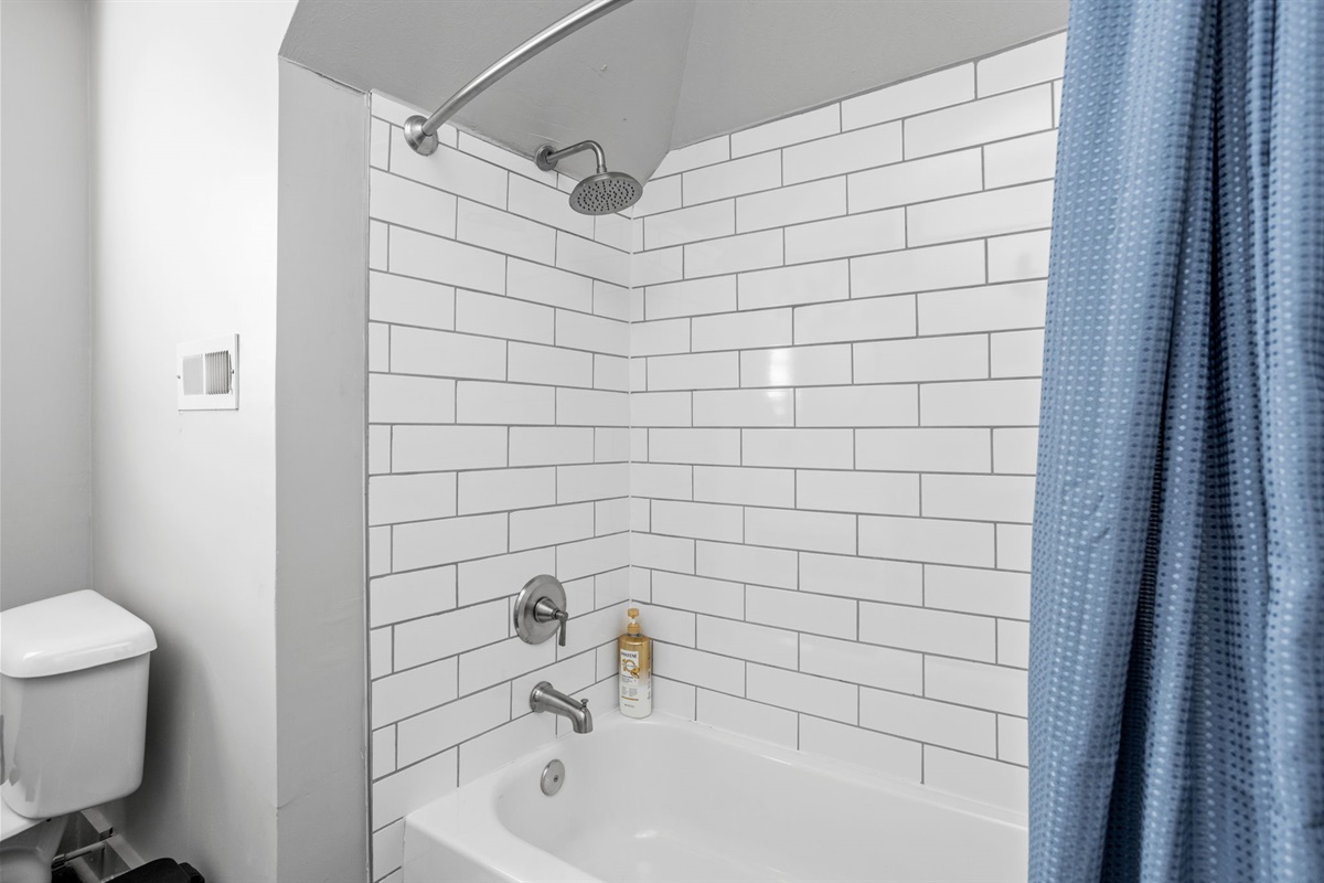Prepare and unwind in the full bathroom.