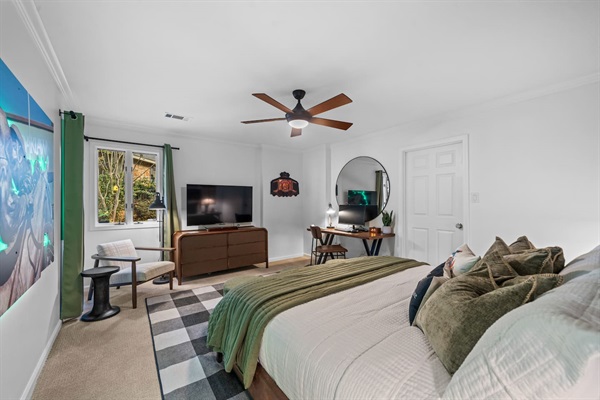 The moody king Oaklawn room — Breakaway on Lake Hamilton