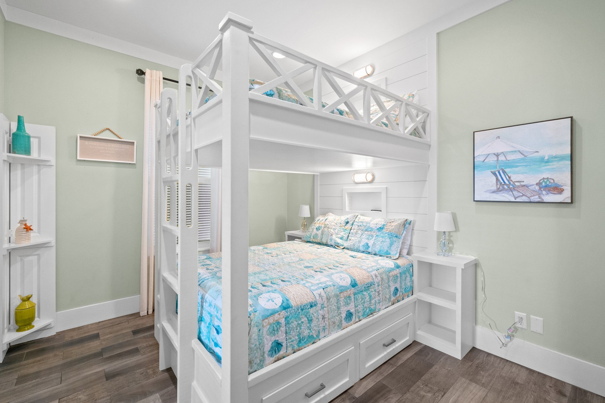 1st floor queen bunks