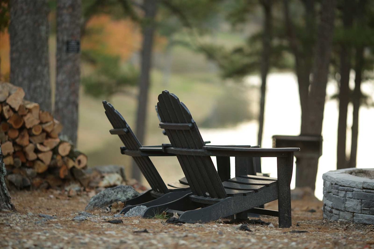 Fire pit, seating overlooking Bethesda Lake
