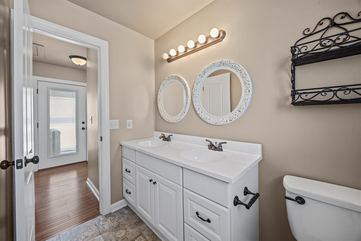 Bath linens provided