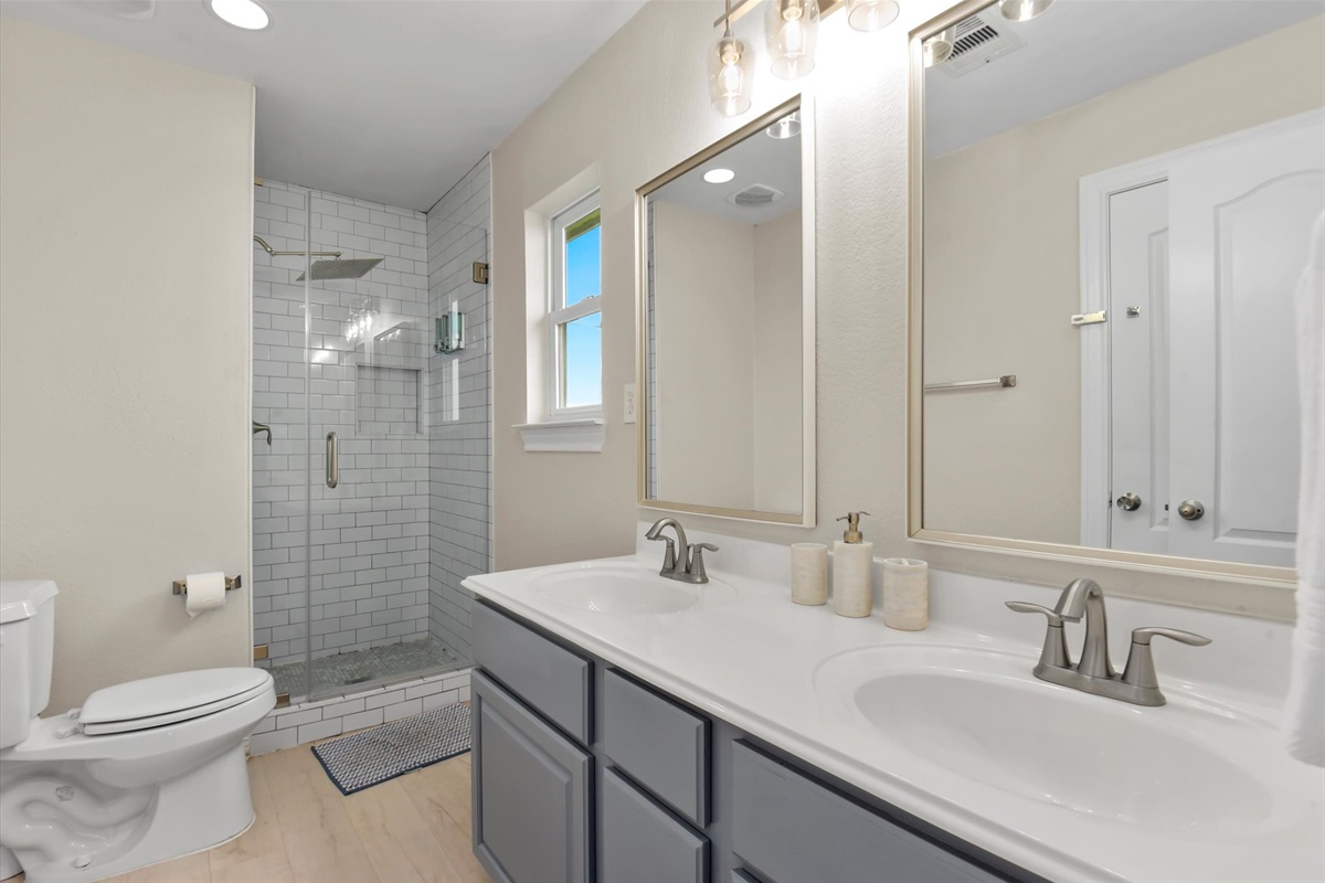 093575ef91e54e85b48e8749fea1fc2e Large | Beachhouse | Texas | TX | Vacation Homes | Galveston | Crystal Beach | Kokomo | Breezy Days | Beachfront Elegance | Sunrise Serenity | Southern Sands Property Management, LLC