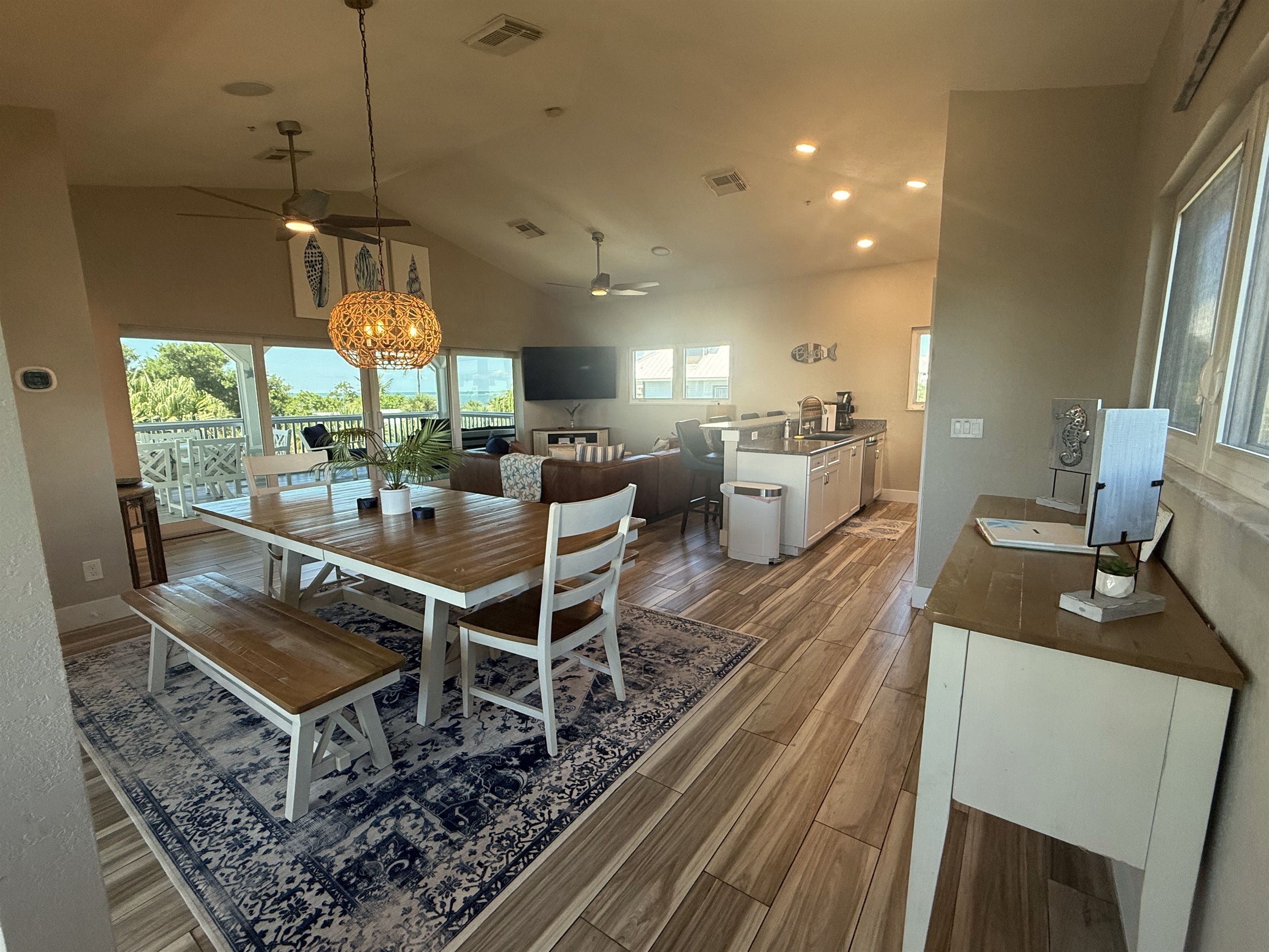 Dining table comfortably seats 8 people