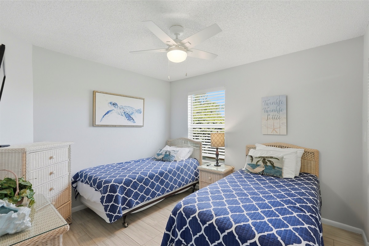 Second Bedroom- Two Twin Beds, Smart TV