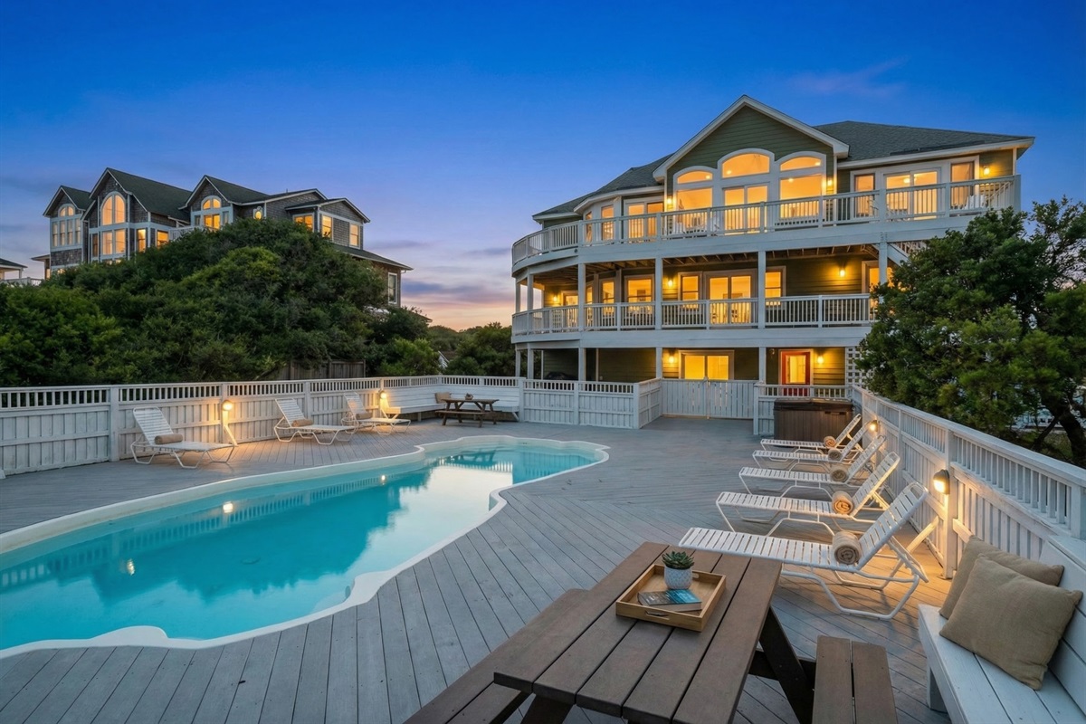 The Fitzgerald offers a variety of event spaces for your OBX gathering. Discover the perfect spot for your Outer Banks beach wedding, family reunion, or retreat.