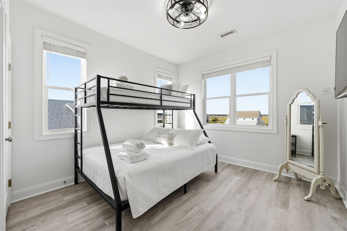 Fun and flexible bunk room featuring a Twin-over-Queen setup with bright coastal charm