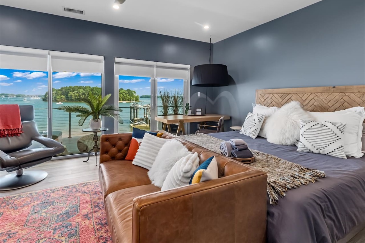 Second floor guest en suite bedroom