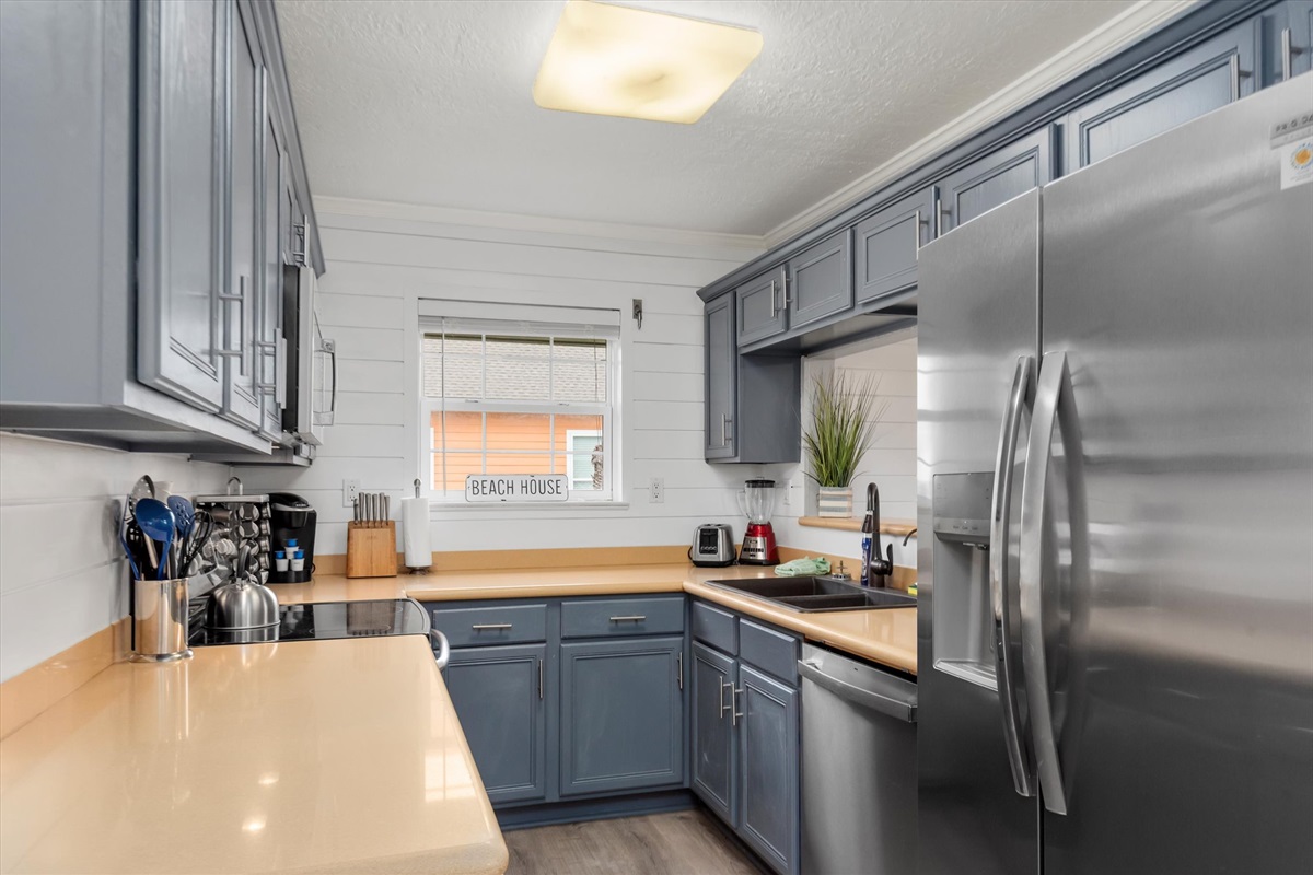 0951ffee98e649c7a5745e5f2517d12c Large | Beachhouse | Texas | TX | Vacation Homes | Galveston | Crystal Beach | Kokomo | Breezy Days | Beachfront Elegance | Sunrise Serenity | Southern Sands Property Management, LLC