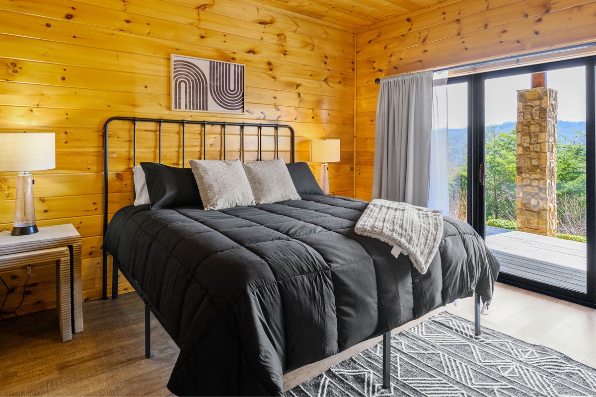 Cozy Downstairs bedroom with a King-sized bed