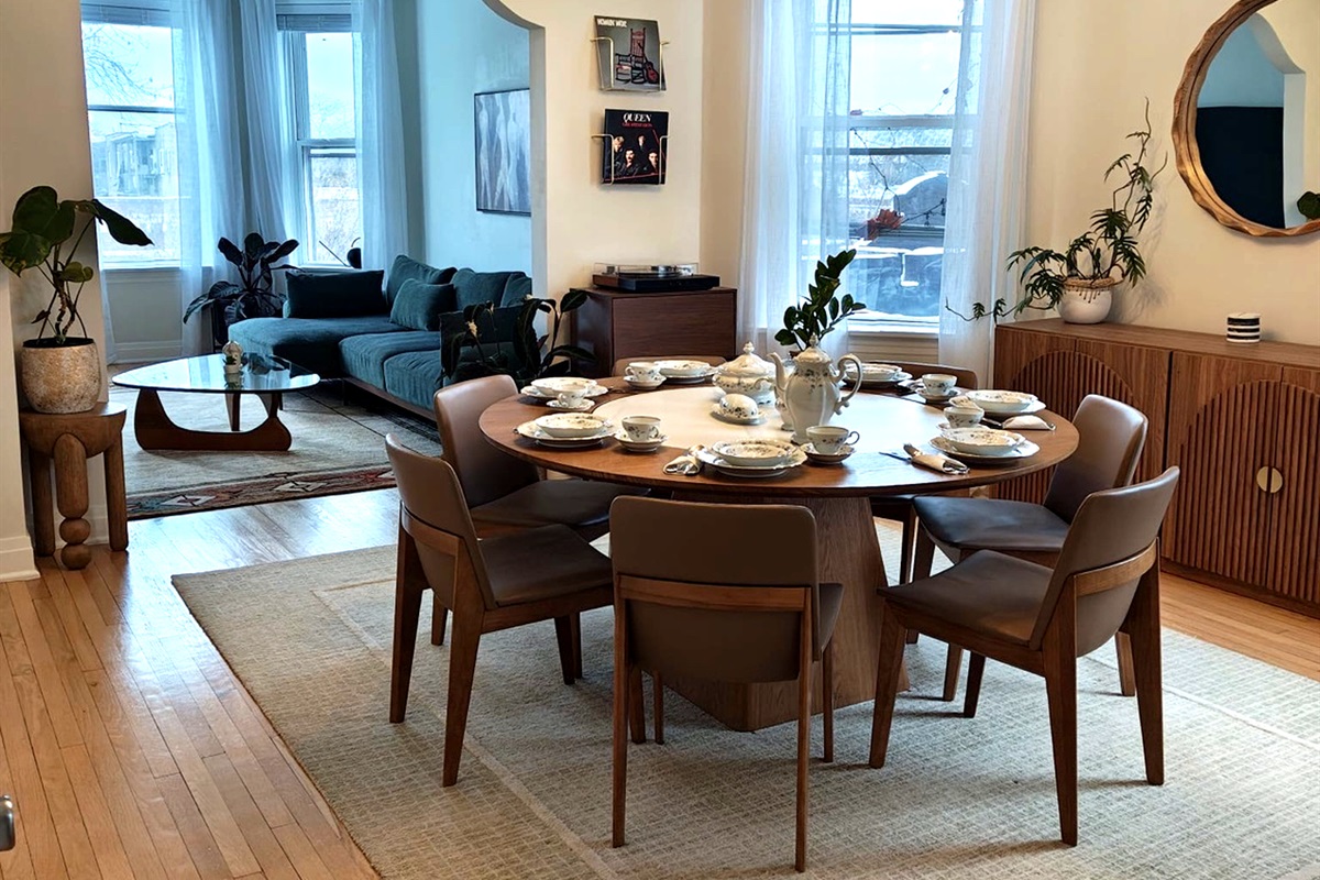 Dining area perfect for shared meals, game nights, or planning your Chicago adventures.