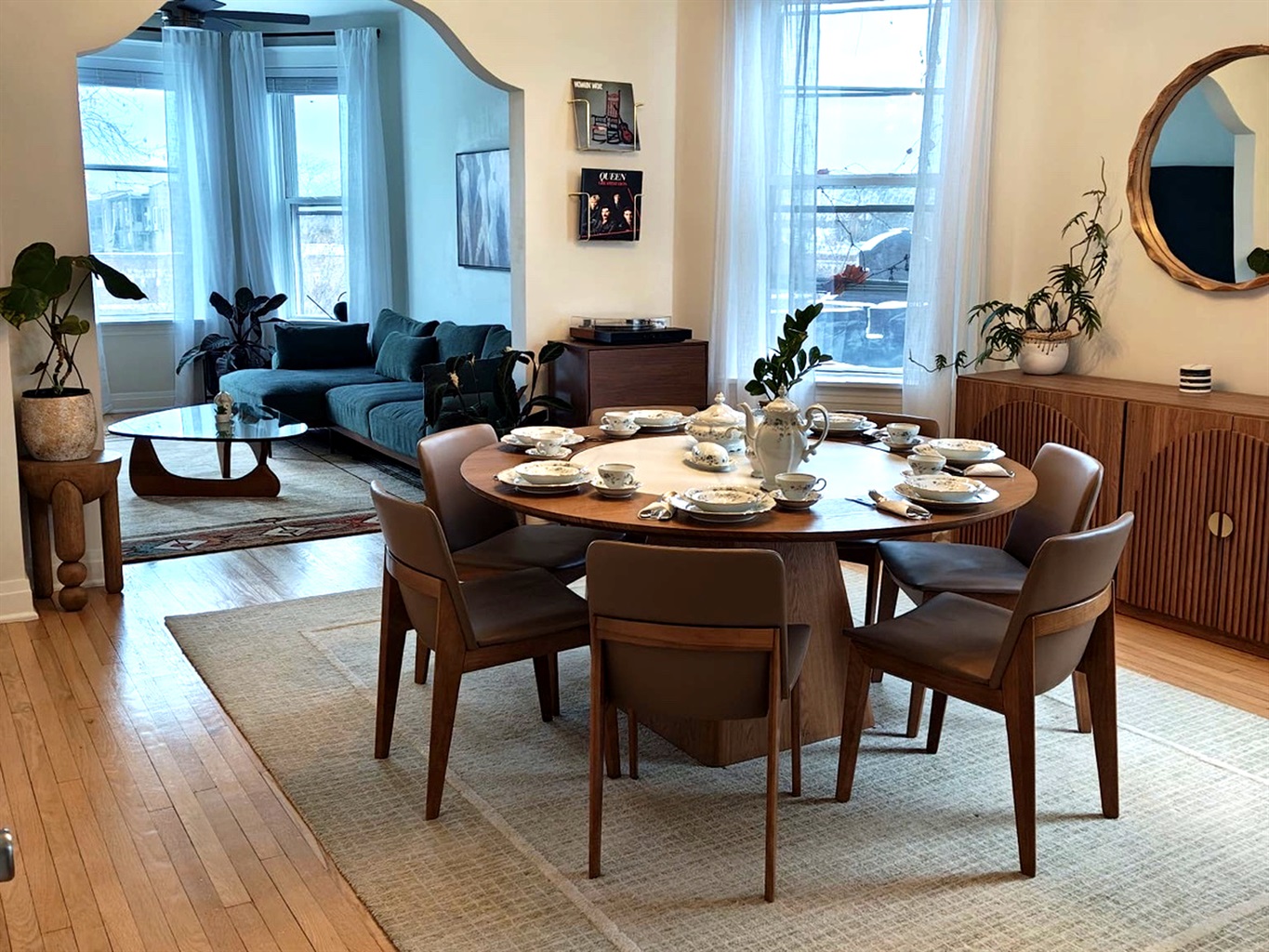 Dining area perfect for shared meals, game nights, or planning your Chicago adventures.