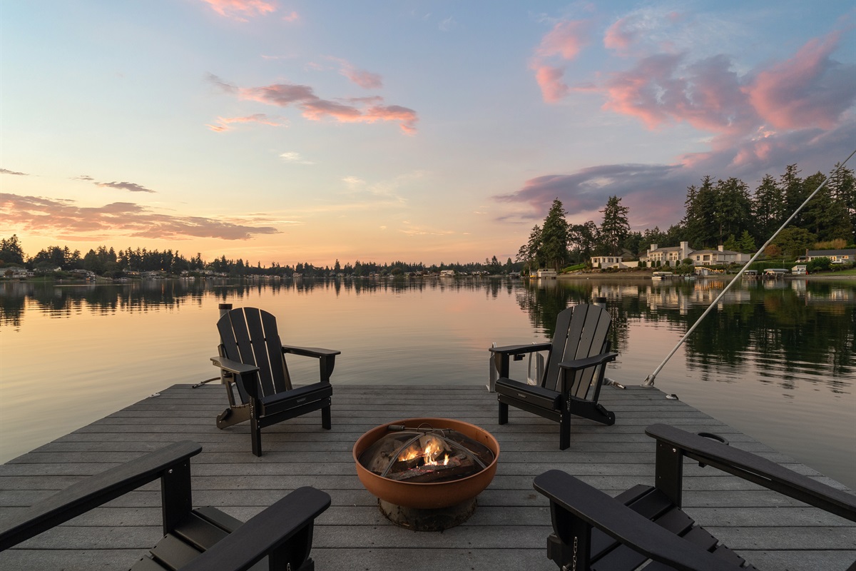 Eagles overhead by day, painted skies by evening, and the quiet hush of lake life after sunset.