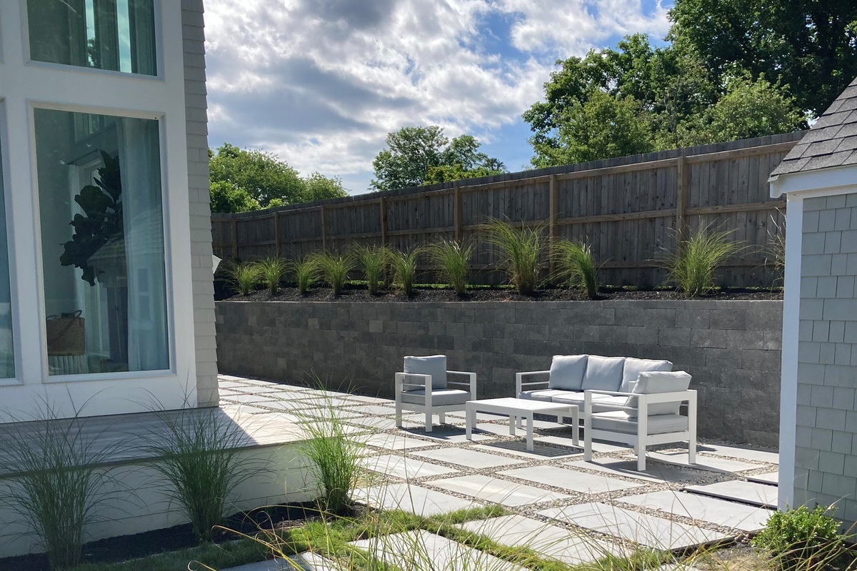 Exterior, outdoor seating