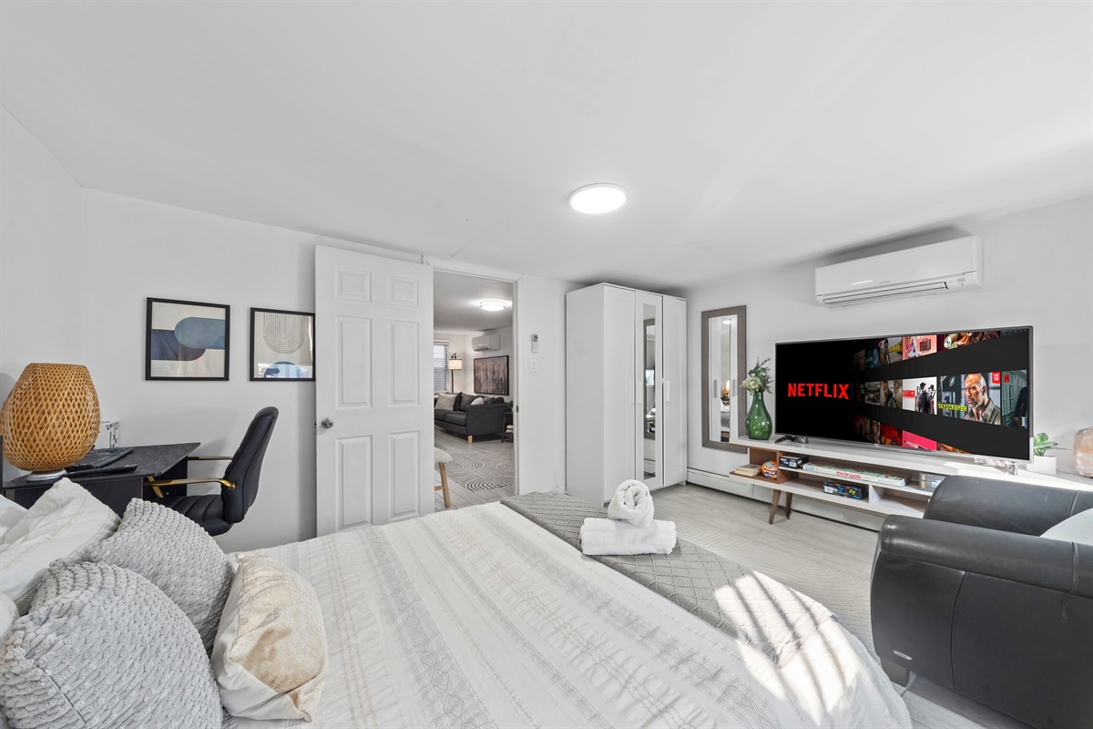 Spread out and truly unwind in an airy layout that balances comfort, privacy, and room to breathe.