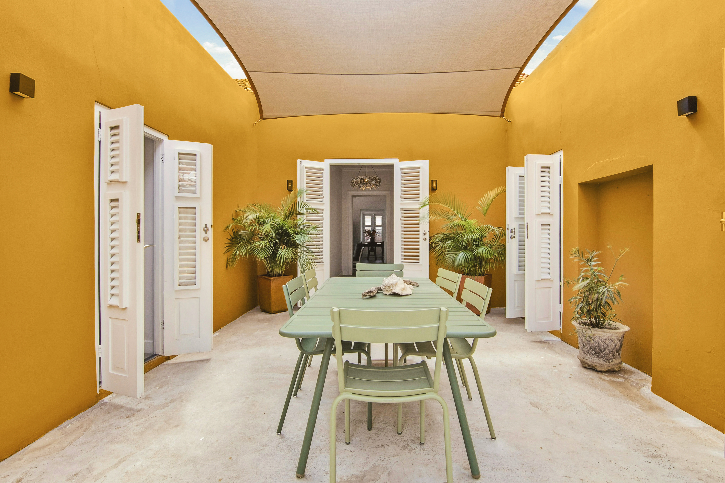 City Villa – Front terrace