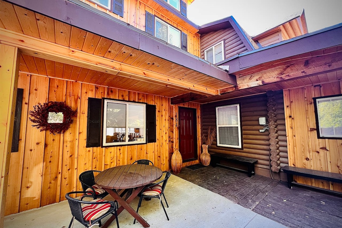 Mama Bear Cabin is a full log with Cedar Siding cabin.