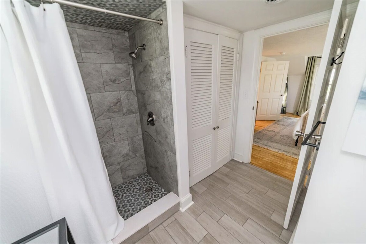 Magnolia Suite bathroom w/ shower
