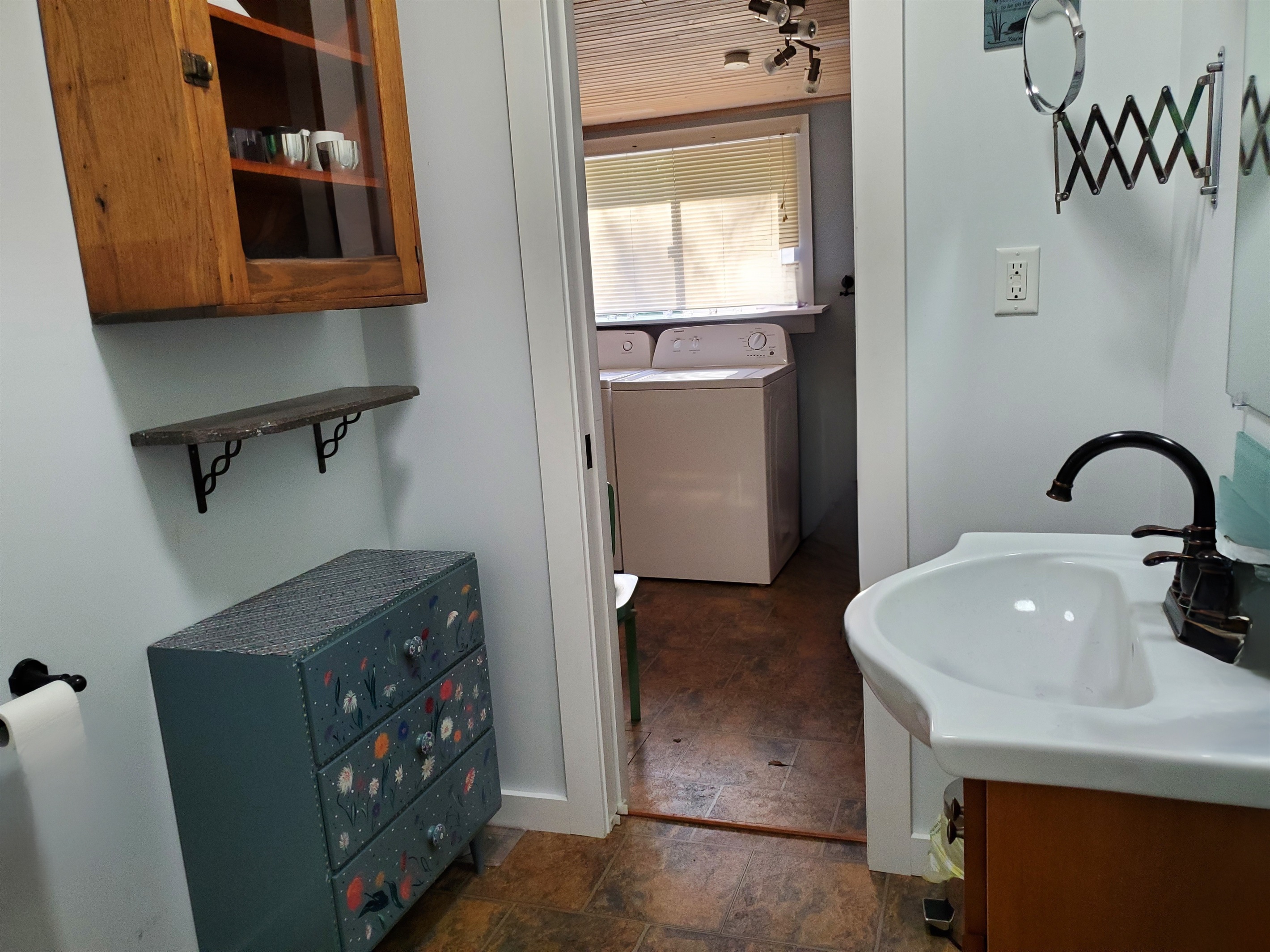 Little Pines bathroom off queen bedroom with laundry in the back.