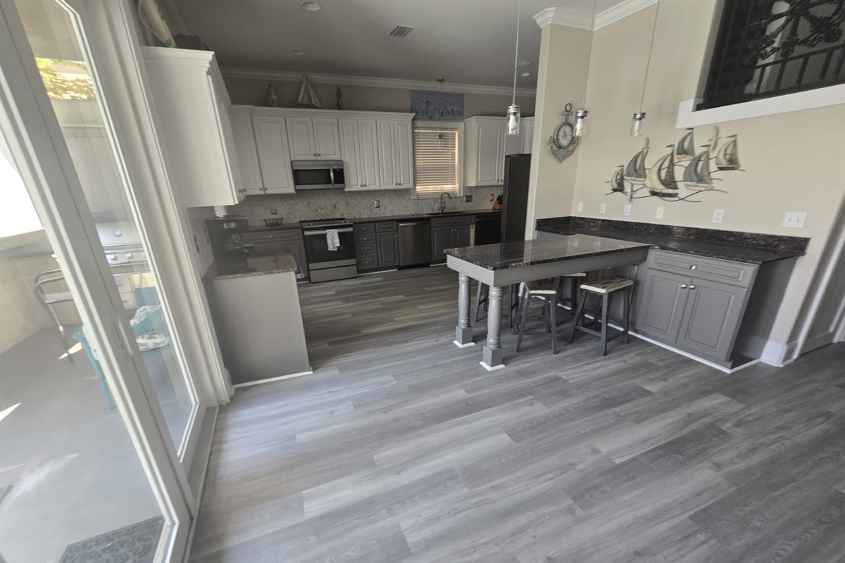 Fully Stocked and Updated Kitchen