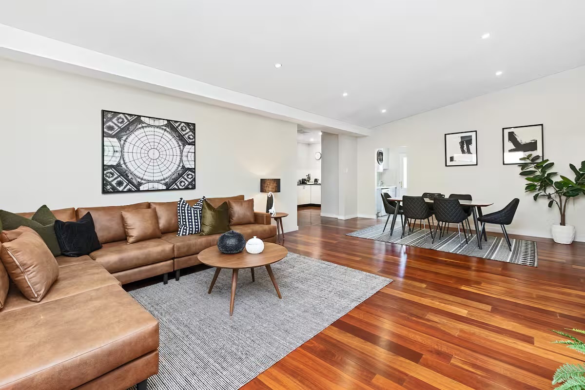 The lounge and dining area sets up easy downtime between East Victoria Park cafés, Perth city outings and Optus Stadium events.